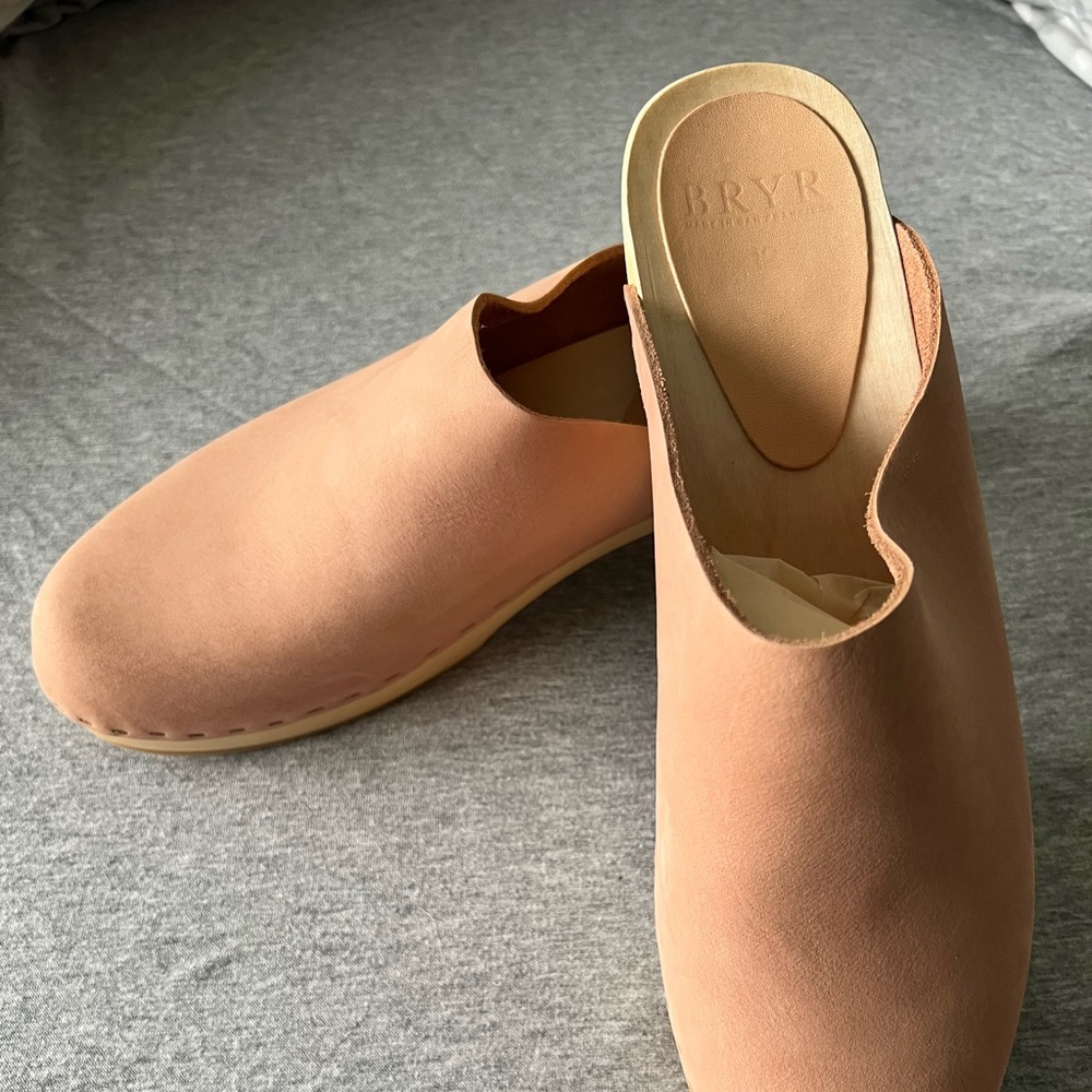 Bryr clogs mid heel BNIB